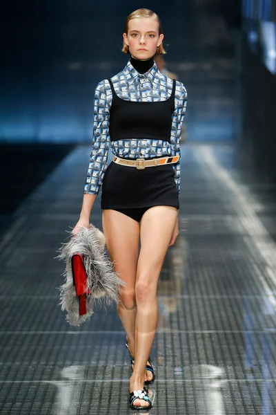 Look 3
